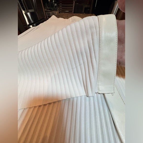 NWT. Marc New York cream colored pleated skirt with gold buttons. - Picture 7 of 12